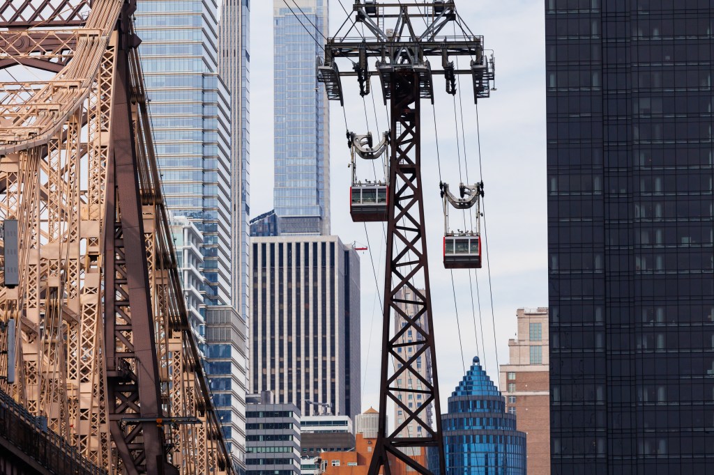 View from tramway going from Roosevelt Island to Manhattan, New York