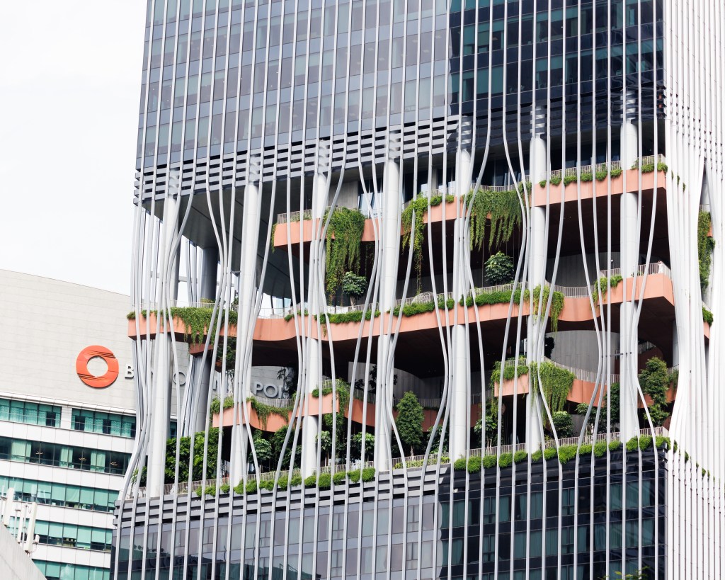 Office building in Singapore in which straight lines and modern design are combined with green plants.