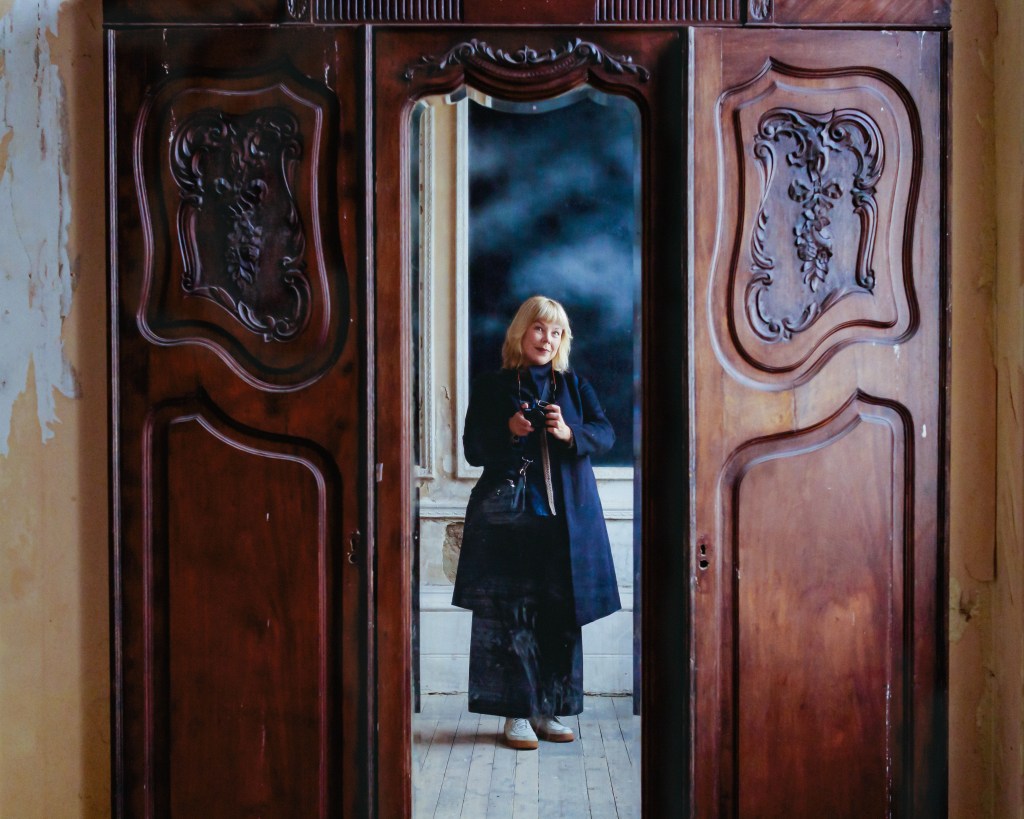 Navigate the fast-paced world with ease through my lens! As a photographer and project manager from northern Sweden, I bring a unique blend of creativity and organizational skills. With a background in marketing, MBA studies in International Business, and project managing experience at UngdomsBarometern, I am now globetrotting, capturing the world's beauty. Contact me for photography services, marketing collaborations, or to own a piece of my photos!