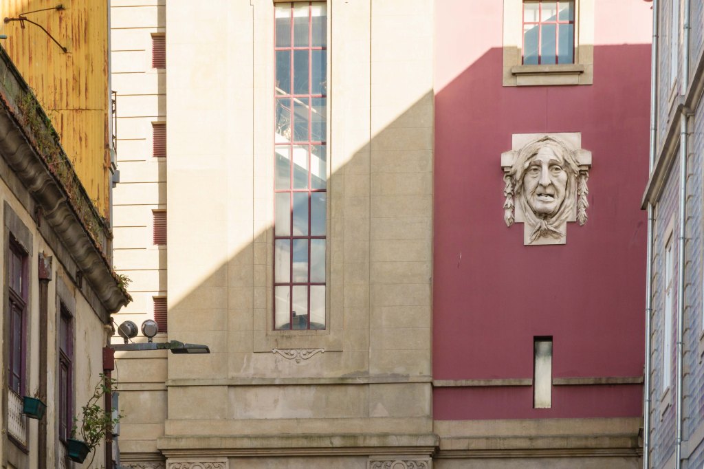 Contrasts in the city of Porto, Portugal